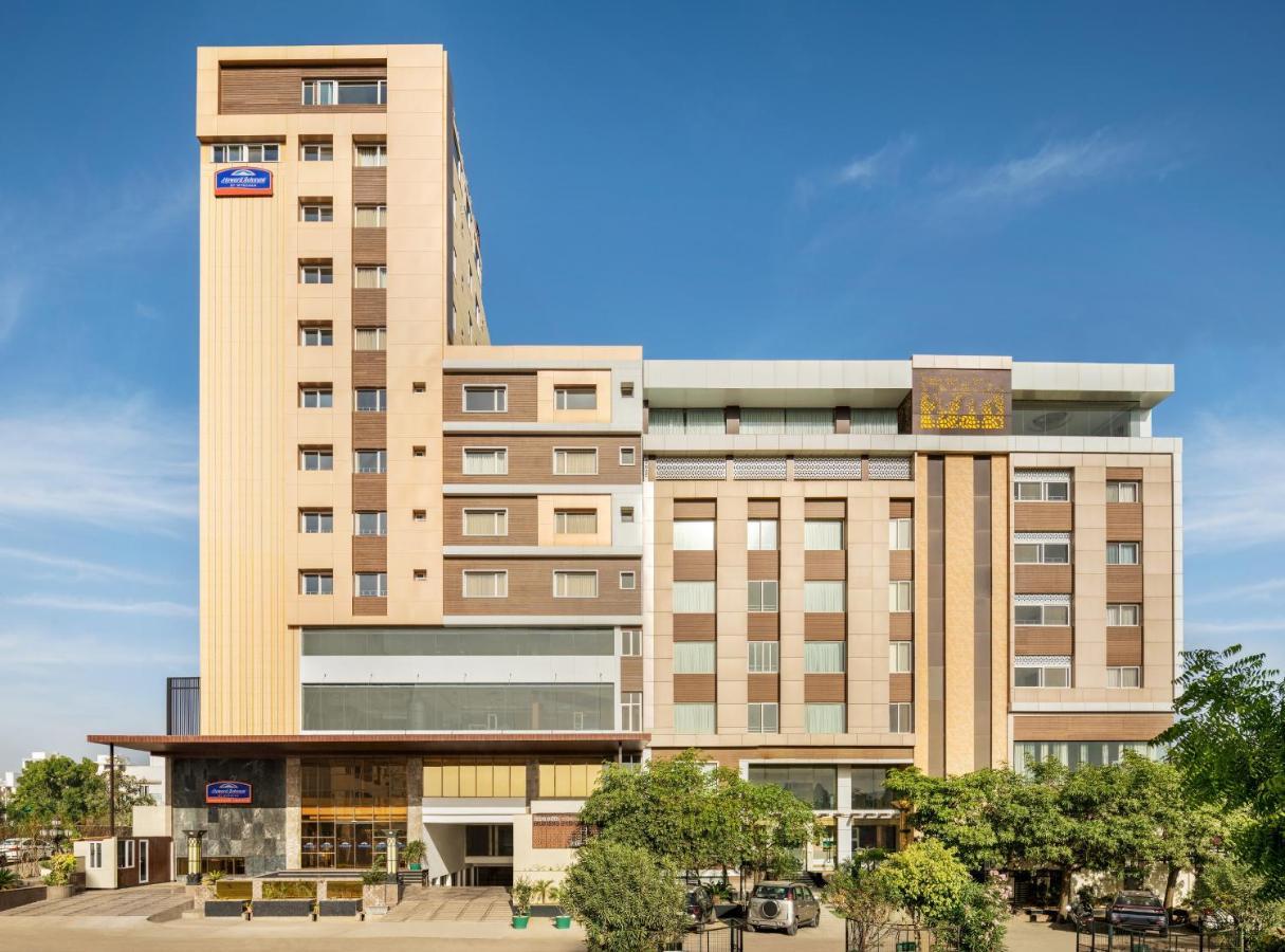 Howard Johnson By Wyndham Udaipur Roop Nagar 외부 사진